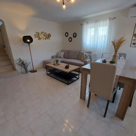 Mandola Holiday home *